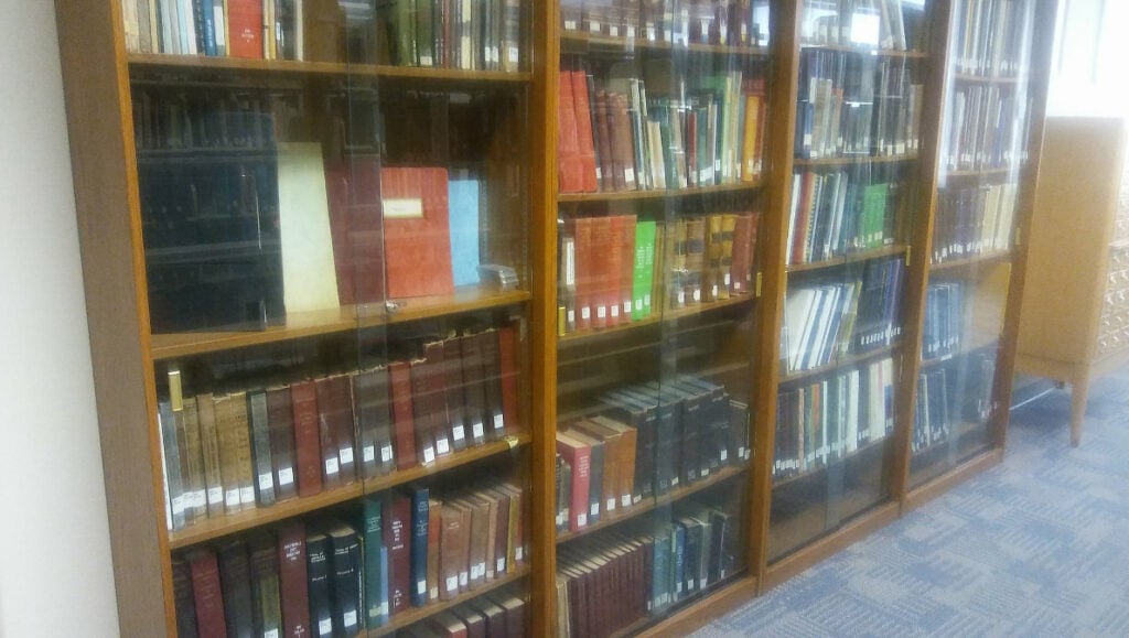 Fayetteville library Shelves